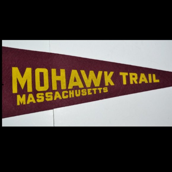Vintage Souvenir Felt Pennant Mohawk Trail Massachusetts Maroon Yellow - Picture 3 of 4